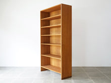画像をギャラリービューアに読み込む, Hans J Wegner Ry8 wallunit bookcase ハンスJウェグナー 本棚 ウォールユニット オーク材の本棚 Ry8 RY Møbler ヴィンテージ 棚の斜め〜側面
