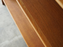 画像をギャラリービューアに読み込む, Hans J Wegner Ry8 wallunit bookcase ハンスJウェグナー 本棚 ウォールユニット オーク材の本棚 Ry8 RY Møbler ヴィンテージ 棚板の外側に曲線があり優しい
