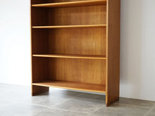 画像をギャラリービューアに読み込む, Hans J Wegner Ry8 wallunit bookcase ハンスJウェグナー 本棚 ウォールユニット オーク材の本棚 Ry8 RY Møbler ヴィンテージ 棚の下部
