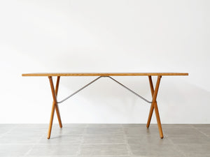 Hans J. Wegner（ハンスJ.ウェグナー）AT303 X-legのダイニング