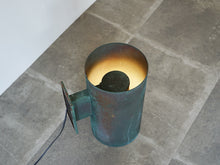 画像をギャラリービューアに読み込む, Danish design Copper outdoor lamp デンマークデザイン 屋外用ライト ブラケットライト 銅のヴィンテージランプ 壁面照明 ランプの点灯イメージ
