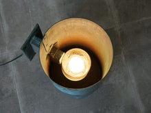 画像をギャラリービューアに読み込む, Danish design Copper outdoor lamp デンマークデザイン 屋外用ライト ブラケットライト 銅のヴィンテージランプ 壁面照明 ランプの点灯イメージ
