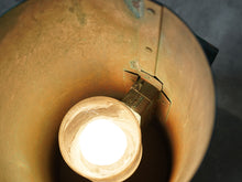 画像をギャラリービューアに読み込む, Danish design Copper outdoor lamp デンマークデザイン 屋外用ライト ブラケットライト 銅のヴィンテージランプ 壁面照明 ランプの点灯イメージ
