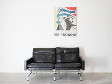 画像をギャラリービューアに読み込む, Robert Jacobsen Brede Bigband poster ロバートヤコブセン ジャズバンドポスター デンマーク 北欧 インテリアアート アートとポールケアホルムのPK31ソファ
