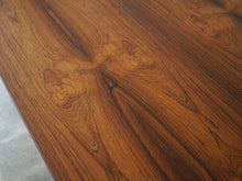 画像をギャラリービューアに読み込む, Hans J Wegner AT318 Andreas Tuck ハンス J ウェグナー 北欧ヴィンテージ ローズウッドダイニングテーブルの木目
