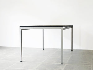 Poul Kjærholm  Academy table Rud Rasmussen 黒いワークデスク ポール・ケアホルム アカデミーテーブル ルド・ラスムッセン ヴィンテージ テーブルの側面