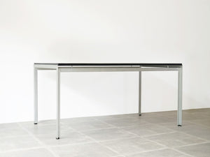 Poul Kjærholm  Academy table Rud Rasmussen 黒いワークデスク ポール・ケアホルム アカデミーテーブル ルド・ラスムッセン ヴィンテージ テーブルの斜めから
