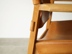 スパニッシュチェア ボーエモーエンセン 北欧名作チェア ヴィンテージ Børge Mogensen The Spanish Chair Model 2226 モーエンセンのラウンジチェアのフレームにレザーが通っている