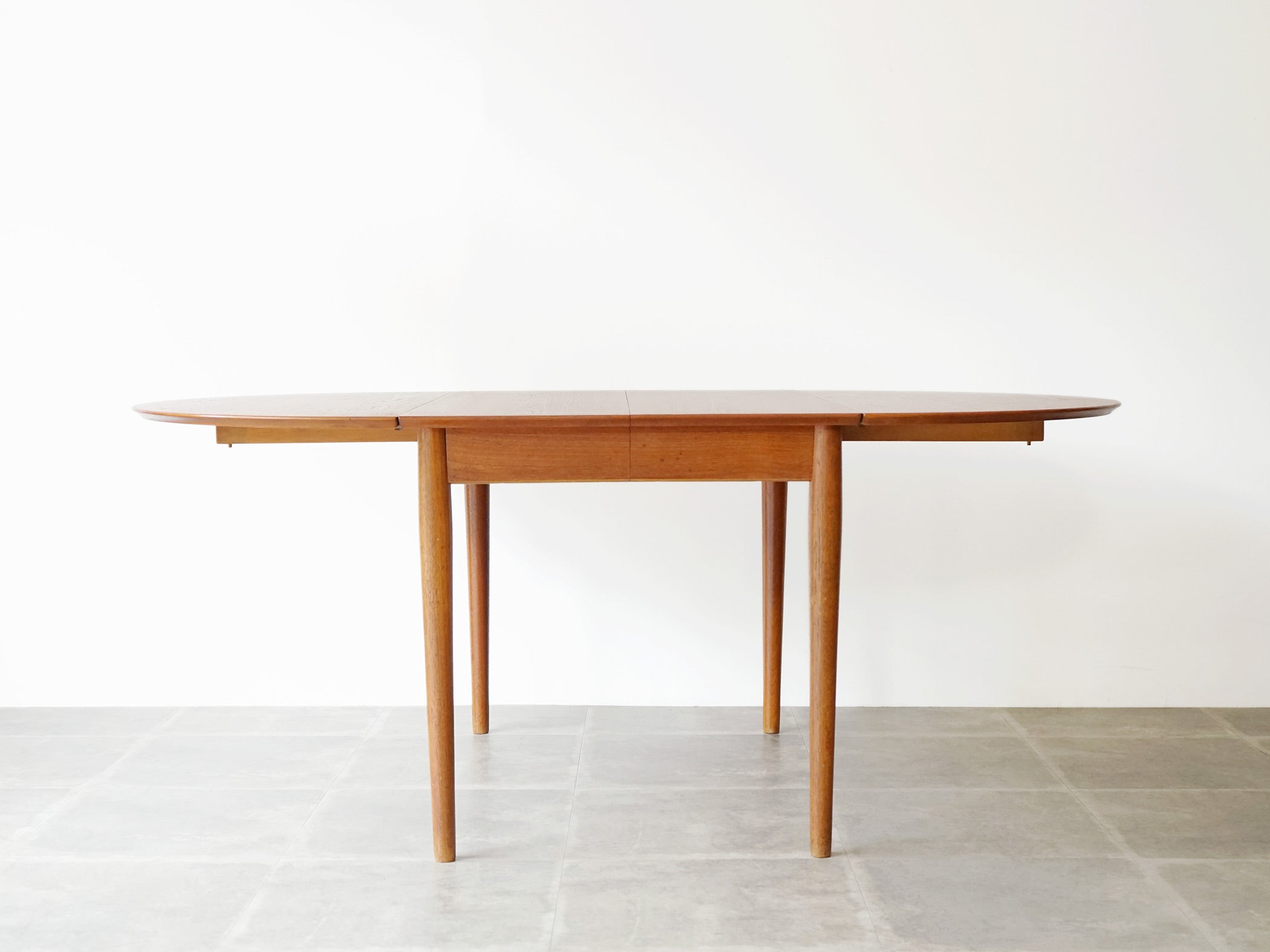 Arne Vodder(アルネ・ヴォッダー)チーク材の延長式ダイニングテーブル