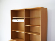 画像をギャラリービューアに読み込む, Børge Mogensen Wall unit of oak ボーエモーエンセン 本棚 ウォールユニット 収納棚 白い引き出し付き
