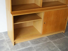 画像をギャラリービューアに読み込む, Børge Mogensen Wall unit of oak ボーエモーエンセン 本棚 ウォールユニット 収納棚 キャビネットの内部にシミあり
