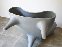 画像をギャラリービューアに読み込む, Marc Newson Orgon chair grey マークニューソン　オルゴンチェア グレー 椅子の裏面
