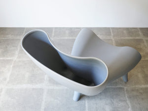 Marc Newson Orgon chair grey マークニューソン　オルゴンチェア グレー 椅子の背もたれの空間