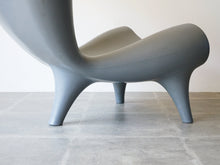画像をギャラリービューアに読み込む, Marc Newson Orgon chair grey マークニューソン　オルゴンチェア グレー 椅子の脚
