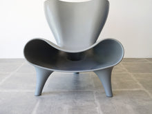 画像をギャラリービューアに読み込む, Marc Newson Orgon chair grey マークニューソン　オルゴンチェア グレー 椅子の内部は空間
