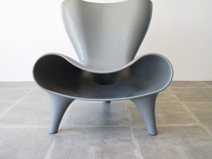 Marc Newson Orgon chair grey マークニューソン　オルゴンチェア グレー 椅子の内部は空間