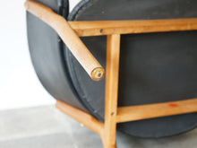 画像をギャラリービューアに読み込む, Nanna Ditzel Jørgen Ditzel Model 83 easy chair ナナ・ディッツェル&amp;ヨルゲン・ディッツェル モデル83 黒革のイージーチェア 椅子の脚裏
