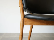 画像をギャラリービューアに読み込む, Nanna Ditzel Jørgen Ditzel Model 83 easy chair ナナ・ディッツェル&amp;ヨルゲン・ディッツェル モデル83 黒革のイージーチェア 椅子のフレームはオーク材
