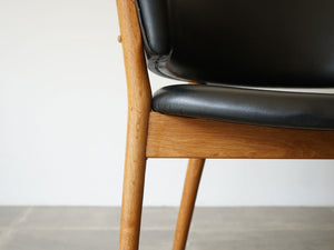 Nanna Ditzel Jørgen Ditzel Model 83 easy chair ナナ・ディッツェル&ヨルゲン・ディッツェル モデル83 黒革のイージーチェア 椅子のフレームはオーク材