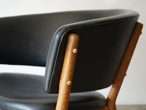 Nanna Ditzel Jørgen Ditzel Model 83 easy chair ナナ・ディッツェル&ヨルゲン・ディッツェル モデル83 黒革のイージーチェア 椅子のフレームの木ダボは後付けされている
