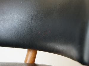 Nanna Ditzel Jørgen Ditzel Model 83 easy chair ナナ・ディッツェル&ヨルゲン・ディッツェル モデル83 黒革のイージーチェア 椅子の背もたれのレザーに赤い汚れ
