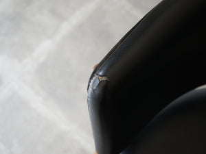 Nanna Ditzel Jørgen Ditzel Model 83 easy chair ナナ・ディッツェル&ヨルゲン・ディッツェル モデル83 黒革のイージーチェア 椅子のレザーに破れ