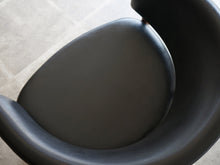 画像をギャラリービューアに読み込む, Nanna Ditzel Jørgen Ditzel Model 83 easy chair ナナ・ディッツェル&amp;ヨルゲン・ディッツェル モデル83 黒革のイージーチェア 椅子の座面　丸く包みこまれる
