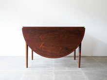 画像をギャラリービューアに読み込む, Arne Vodder Sibast Furniture Rosewood Table with Extensionアルネ ヴォッダー シバスト・ファニチャー ローズウッド 延長式ダイニングテーブルの側面
