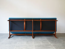 画像をギャラリービューアに読み込む, Finn Juhl France&amp;Søn FD137 Japan Sofa フィンユールジャパンソファ フランス&amp;サン製  チーク 青のウール張り 3人掛けソファの裏面
