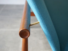 画像をギャラリービューアに読み込む, Finn Juhl France&amp;Søn FD137 Japan Sofa フィンユールジャパンソファ フランス&amp;サン製  チーク 青のウール張り 3人掛けソファの背面
