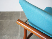 画像をギャラリービューアに読み込む, Finn Juhl France&amp;Søn FD137 Japan Sofa フィンユールジャパンソファ フランス&amp;サン製  チーク 青のウール張り 3人掛けソファの背面
