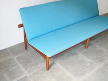 画像をギャラリービューアに読み込む, Finn Juhl France&amp;Søn FD137 Japan Sofa フィンユールジャパンソファ フランス&amp;サン製  チーク 青のウール張り 3人掛けソファの座面
