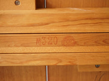 画像をギャラリービューアに読み込む, Danish Design Rosewood Extension Table デンマークデザイン ローズウッド  北欧ヴィンテージ 延長式 円形ダイニングテーブルのマーク
