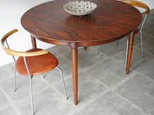 画像をギャラリービューアに読み込む, Danish Design Rosewood Extension Table デンマークデザイン ローズウッド  北欧ヴィンテージ 延長式 円形ダイニングテーブルとJH701
