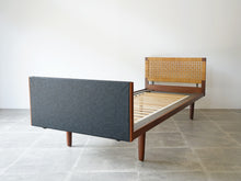 画像をギャラリービューアに読み込む, Hans J Wegner Getama ハンス ウェグナー ゲタマ  ダブルベッド 北欧ヴィンテージ チーク材 ベッド
