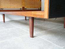 画像をギャラリービューアに読み込む, Hans J Wegner Getama ハンス ウェグナー ゲタマ  ダブルベッド 北欧ヴィンテージ チーク材 ベッドの脚
