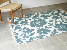 画像をギャラリービューアに読み込む, Rug Company and Goodweave Wool Carpet デンマーク製ラグ カーペット 北欧デザイン 草花模様 グリーン ホワイト フリンジ付きとBM61
