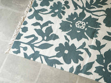 画像をギャラリービューアに読み込む, Rug Company and Goodweave Wool Carpet デンマーク製ラグ カーペット 北欧デザイン 草花模様 グリーン ホワイト フリンジ付き
