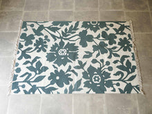 画像をギャラリービューアに読み込む, Rug Company and Goodweave Wool Carpet デンマーク製ラグ カーペット 北欧デザイン 草花模様 グリーン ホワイト フリンジ付き
