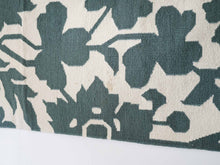画像をギャラリービューアに読み込む, Rug Company and Goodweave Wool Carpet デンマーク製ラグ カーペット 北欧デザイン 草花模様 グリーン ホワイト フリンジ付き
