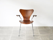 画像をギャラリービューアに読み込む, Arne Jacobsen “Seven Chair” Model 3207
