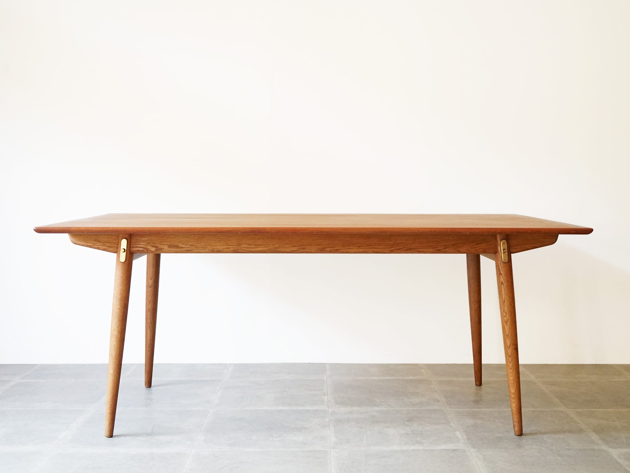 Hans J. Wegner（ハンスJ.ウェグナー）JH750 ダイニングテーブル