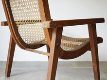 画像をギャラリービューアに読み込む, マホガニー材と籐のイージーチェアの背面
