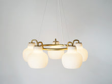 画像をギャラリービューアに読み込む, Vilhelm Lauritzen Louis Poulsen Christiansborg ヴィルヘルムラウリッツェン  ルイスポールセン  クリスチャンソボー シャンデリアの点灯イメージ
