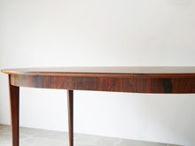 画像をギャラリービューアに読み込む, デンマークデザイン ローズウッド  北欧ヴィンテージ 延長式ダイニングテーブル 延長した様子
