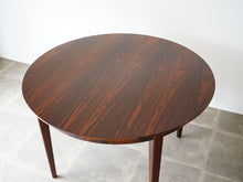 画像をギャラリービューアに読み込む, デンマークデザイン ローズウッドの延長式ダイニングテーブル 北欧ヴィンテージ 天板の木目
