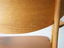 画像をギャラリービューアに読み込む, Hans J Wegner CH22 Carl Hansen＆Søn ハンス ウェグナー カールハンセン オーク革張り イージチェア アームチェアの背面
