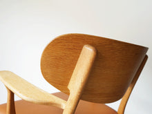 画像をギャラリービューアに読み込む, Hans J Wegner CH22 Carl Hansen＆Søn ハンス ウェグナー カールハンセン オーク革張り イージチェア アームチェアの背面
