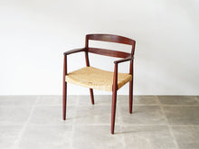 画像をギャラリービューアに読み込む, Ejner Larsen Aksel Bender Madsen Willy Beck アイナー ラーセン アクセル ベンダー マッセン ヴィリーベック 籐編み チークアームチェアの斜めから
