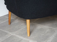画像をギャラリービューアに読み込む, Hans J. Wegner “AP20” Sofa
